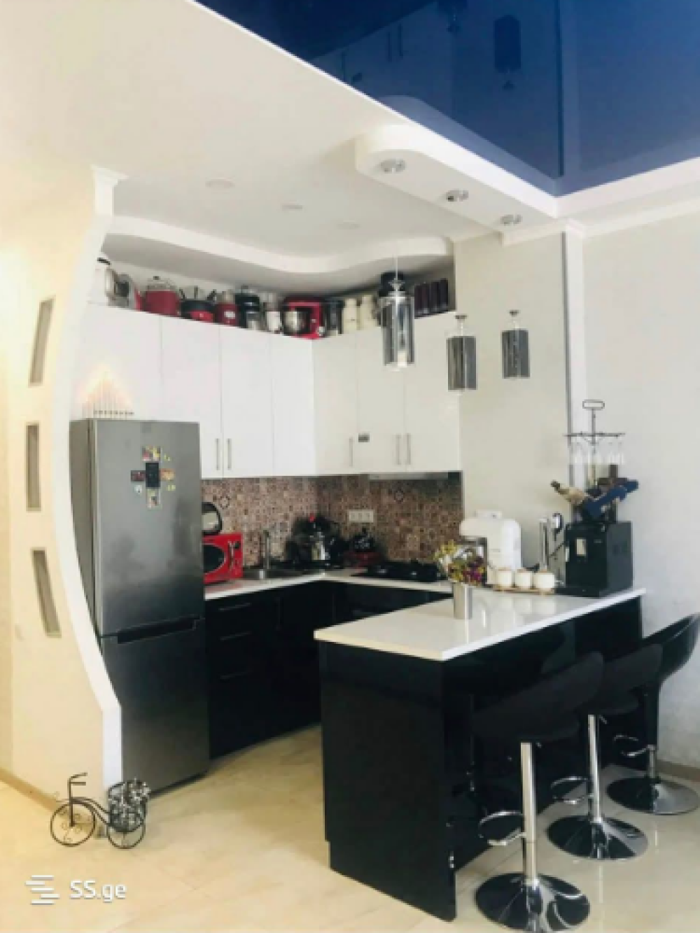 იყიდება 3 ოთახიანი ბინა სანზონაში